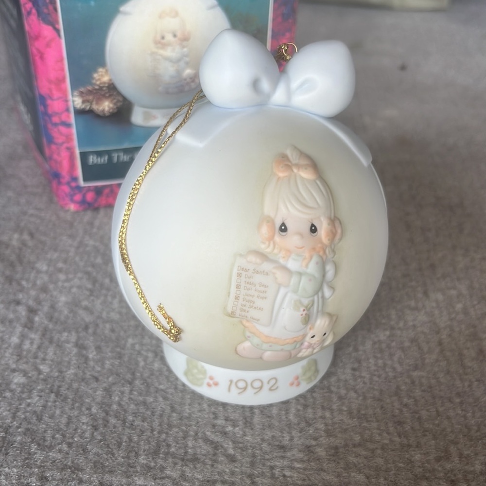 Precious Moments, 1992 ornament with base, excellent condition. #527734